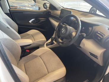 SPOTICAR Toyota Yaris 1.5 Vvt-h Excel E-cvt Euro 6 (s/s) 5dr Used Car - City Car Hybrid White - Bridgend - 1200603911_3