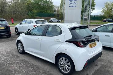 SPOTICAR Toyota Yaris 1.5 Vvt-h Icon E-cvt Euro 6 (s/s) 5dr Used Car - City Car Hybrid White - Farningham - 1200607622_2