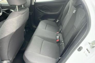 SPOTICAR Toyota Yaris 1.5 Vvt-h Icon E-cvt Euro 6 (s/s) 5dr Used Car - City Car Hybrid White - Farningham - 1200607622_5