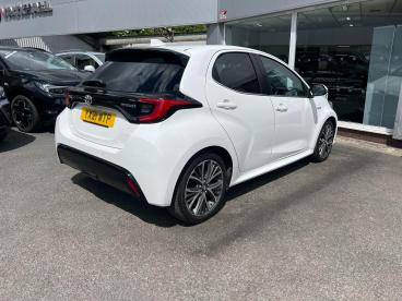 SPOTICAR Toyota Yaris 1.5 Vvt-h Excel E-cvt Euro 6 (s/s) 5dr Used Car - City Car Hybrid White - Malton - 1200608515_2