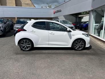 SPOTICAR Toyota Yaris 1.5 Vvt-h Excel E-cvt Euro 6 (s/s) 5dr Used Car - City Car Hybrid White - Malton - 1200608515_3