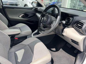 SPOTICAR Toyota Yaris 1.5 Vvt-h Excel E-cvt Euro 6 (s/s) 5dr Used Car - City Car Hybrid White - Malton - 1200608515_4