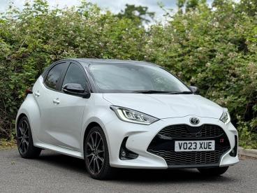 SPOTICAR Toyota Yaris 1.5 Vvt-h Gr Sport E-cvt Euro 6 (s/s) 5dr Used Car - City Car Hybrid White - Balsall Common - 1200612682_1