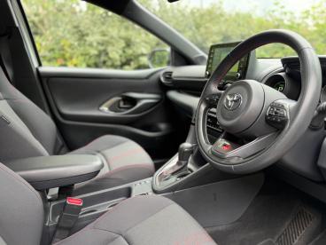 SPOTICAR Toyota Yaris 1.5 Vvt-h Gr Sport E-cvt Euro 6 (s/s) 5dr Used Car - City Car Hybrid White - Balsall Common - 1200612682_2
