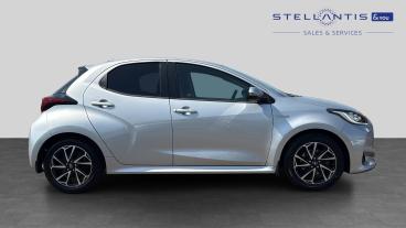SPOTICAR Toyota Yaris 1.5 Vvt-h Design E-cvt Euro 6 (s/s) 5dr Used Car - City Car Hybrid Silver - Redditch - 1200612944_2