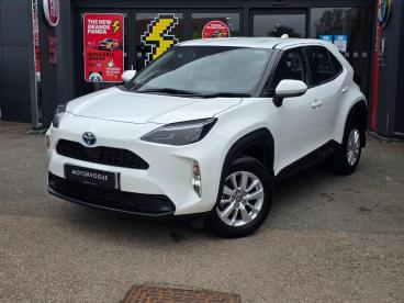 SPOTICAR Toyota Yaris 1.5 Vvt-h Icon E-cvt Euro 6 (s/s) 5dr Used Car - City Car Hybrid White - Northampton - 1200614397_4