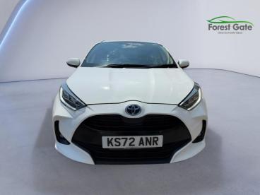 SPOTICAR Toyota Yaris 1.5 Vvt-h Design E-cvt Euro 6 (s/s) 5dr Used Car - City Car Hybrid White - Corby - 1200617767_3