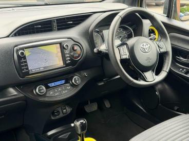 SPOTICAR Toyota Yaris 1.5 Vvt-h Yellow Bi-tone Limited Edition E-cvt Eur Used Car - City Car Hybrid Yellow - Billinghay - 1200620165_3