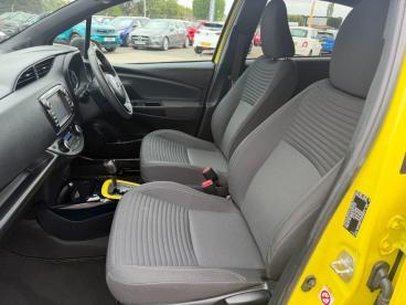 SPOTICAR Toyota Yaris 1.5 Vvt-h Yellow Bi-tone Limited Edition E-cvt Eur Used Car - City Car Hybrid Yellow - Billinghay - 1200620165_4