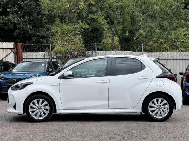 SPOTICAR Toyota Yaris 1.5 Vvt-h Icon E-cvt Euro 6 (s/s) 5dr Used Car - City Car Hybrid White - Pontypridd - 1200622242_4