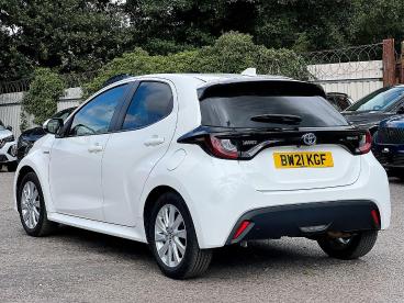 SPOTICAR Toyota Yaris 1.5 Vvt-h Icon E-cvt Euro 6 (s/s) 5dr Used Car - City Car Hybrid White - Pontypridd - 1200622242_5