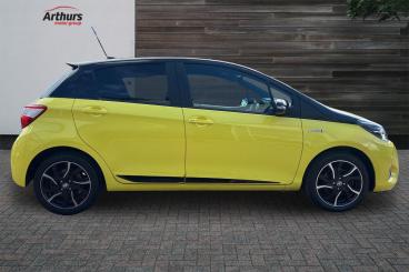 SPOTICAR Toyota Yaris 1.5 Vvt-h Yellow Bi-tone Limited Edition E-cvt Eur Used Car - City Car Hybrid Yellow - Oswestry - 1200622462_2