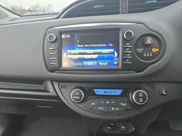 SPOTICAR Toyota Yaris 1.5 Vvt-h Icon Tech E-cvt Euro 6 (s/s) 5dr Used Car - City Car Hybrid Black - Workington - 1200623015_4