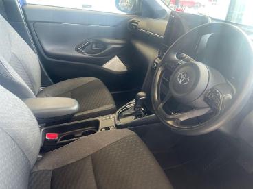 SPOTICAR Toyota Yaris 1.5 Vvt-h Design E-cvt Euro 6 (s/s) 5dr Used Car - City Car Hybrid Blue - Bridgend - 1200624631_3