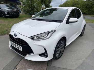 SPOTICAR Toyota Yaris 1.5 Vvt-h Excel E-cvt Euro 6 (s/s) 5dr Used Car - City Car Hybrid White - Swansea - 1200631170_3