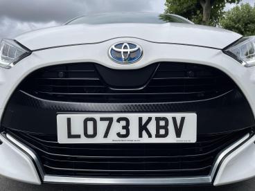 SPOTICAR Toyota Yaris 1.5 Vvt-h Excel E-cvt Euro 6 (s/s) 5dr Used Car - City Car Hybrid White - Swansea - 1200631170_4