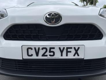 SPOTICAR Toyota Yaris 1.5 Vvt-h Icon E-cvt Euro 6 (s/s) 5dr Used Car - City Car Hybrid White - Swansea - 1200633228_4
