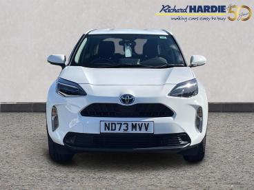 SPOTICAR Toyota Yaris 1.5 Vvt-h Icon E-cvt Euro 6 (s/s) 5dr Used Car - City Car Hybrid White - Ashington - 1200636387_5