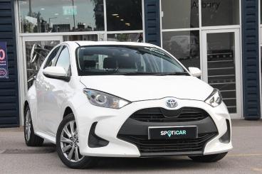 SPOTICAR Toyota Yaris 1.5 Vvt-h Icon E-cvt Euro 6 (s/s) 5dr Used Car - City Car Hybrid White - Lichfield - 1200637157_1