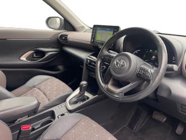 SPOTICAR Toyota Yaris 1.5 Vvt-h Excel E-cvt Euro 6 (s/s) 5dr Used Car - City Car Hybrid White - Gloucester - 1200638872_3