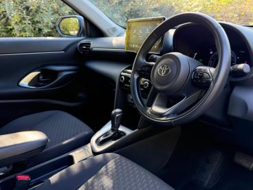 SPOTICAR Toyota Yaris 1.5 Vvt-h Icon E-cvt Euro 6 (s/s) 5dr Used Car - City Car Hybrid White - Balsall Common - 1200639618_2