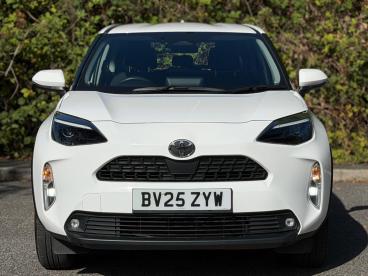 SPOTICAR Toyota Yaris 1.5 Vvt-h Icon E-cvt Euro 6 (s/s) 5dr Used Car - City Car Hybrid White - Balsall Common - 1200639618_5