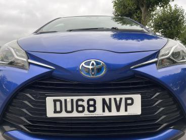 SPOTICAR Toyota Yaris 1.5 Vvt-h Icon Tech E-cvt Euro 6 (s/s) 5dr Used Car - City Car Hybrid Blue - Swansea - 1200640221_4