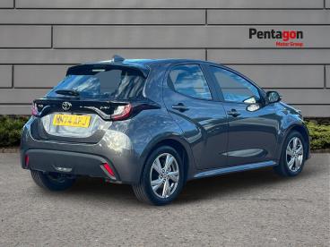 SPOTICAR Toyota Yaris 1.5 Vvt-h Icon E-cvt Euro 6 (s/s) 5dr Used Car - City Car Hybrid Grey - Nottingham - 1200642241_4