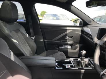 SPOTICAR Vauxhall Astra 1.2 Turbo Ultimate Euro 6 (s/s) 5dr Used Car - Saloon Petrol Multicolour - Bangor - 1200537726_4