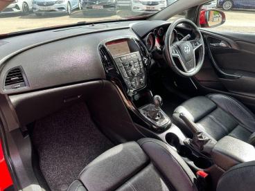 SPOTICAR Vauxhall Astra 1.4i Turbo Limited Edition Euro 6 (s/s) 3dr Used Car - Coupe Petrol Red - Billinghay - 1200539148_3