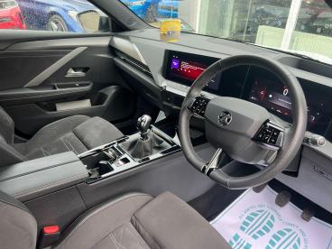 SPOTICAR Vauxhall Astra 1.2 Turbo Ultimate Euro 6 (s/s) 5dr Used Car - Saloon Petrol White - Malton - 1200557638_4