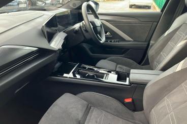 SPOTICAR Vauxhall Astra 1.2 Turbo Ultimate Auto Euro 6 (s/s) 5dr Used Car - Saloon Petrol Black - Woolwich - 1200561343_3