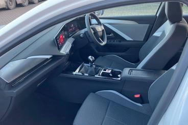 SPOTICAR Vauxhall Astra 1.2 Turbo Design Euro 6 (s/s) 5dr Used Car - Saloon Petrol White - Rochester - 1200562107_3