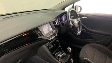 SPOTICAR Vauxhall Astra 1.4i Turbo Sri Euro 6 5dr Used Car - Saloon Petrol White - Birmingham - 1200564568_2