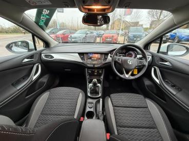 SPOTICAR Vauxhall Astra 1.2 Turbo Sri Euro 6 (s/s) 5dr Used Car - Saloon Petrol White - Wantage - 1200568068_3