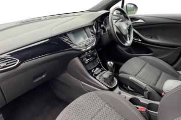 SPOTICAR Vauxhall Astra 1.4i Turbo Sri Vx Line Nav Euro 6 (s/s) 5dr Used Car - Saloon Petrol Silver - Southend-on-sea - 1200569198_2