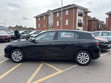 SPOTICAR Vauxhall Astra 1.2 Turbo Design Euro 6 (s/s) 5dr Used Car - Saloon Petrol Black - Romford - 1200593795_4