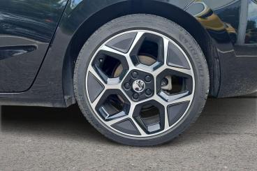 SPOTICAR Vauxhall Astra 1.2 Turbo Ultimate Auto Euro 6 (s/s) 5dr Used Car - Saloon Petrol Black - Southampton - 1200603241_5