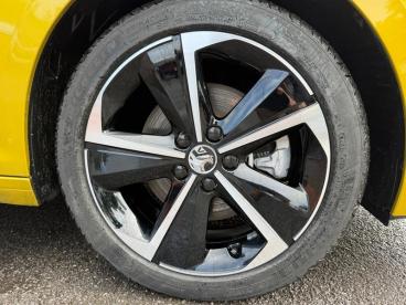SPOTICAR Vauxhall Astra 1.2 Hybrid Griffin E-dct Euro 6 (s/s) 5dr Used Car - Saloon Hybrid Yellow - Wantage - 1200605948_4