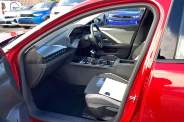 SPOTICAR Vauxhall Astra 1.2 Turbo Design Euro 6 (s/s) 5dr Used Car - Saloon Petrol Red - Rochester - 1200607211_3