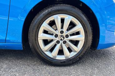 SPOTICAR Vauxhall Astra 1.2 Turbo Design Euro 6 (s/s) 5dr Used Car - Saloon Petrol Blue - Southend-on-sea - 1200611889_5