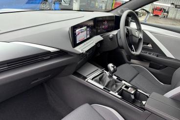 SPOTICAR Vauxhall Astra 1.2 Turbo Griffin Sports Tourer Euro 6 (s/s) 5dr Used Car - Estate Petrol White - Taunton - 1200612854_2