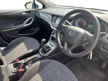 SPOTICAR Vauxhall Astra 1.6 Cdti Ecotec Blueinjection Design Sports Tourer Used Car - Estate Diesel Blue - Gloucester - 1200615592_3