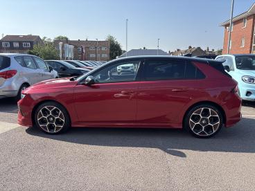SPOTICAR Vauxhall Astra 1.6 12.4kwh Gs Line Auto Euro 6 (s/s) 5dr Used Car - Saloon Plug-in Hybrid Red - Romford - 1200617781_4