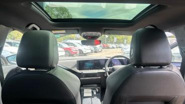 SPOTICAR Vauxhall Astra 1.6 12.4kwh Ultimate Auto Euro 6 (s/s) 5dr Used Car - Saloon Plug-in Hybrid Black - Redditch - 1200619187_4