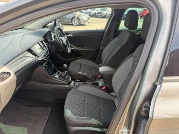 SPOTICAR Vauxhall Astra 1.2 Turbo Sri Vx Line Nav Euro 6 (s/s) 5dr Used Car - Saloon Petrol Grey - Billinghay - 1200624894_4