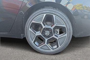 SPOTICAR Vauxhall Astra 1.2 Turbo Ultimate Auto Euro 6 (s/s) 5dr Used Car - Saloon Petrol Black - Eastleigh - 1200630505_5