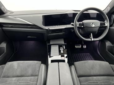 SPOTICAR Vauxhall Astra Astra-e 54kwh Ultimate Auto 5dr Used Car - Saloon Electric Silver - Salisbury - 1200548623_5