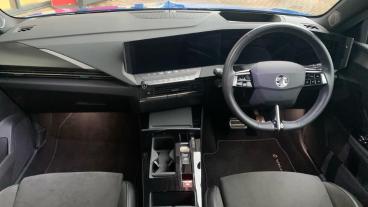 SPOTICAR Vauxhall Astra Astra-e 54kwh Ultimate Auto 5dr Used Car - Saloon Electric Blue - London - 1200566106_4