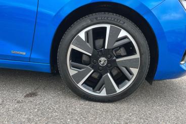 SPOTICAR Vauxhall Astra Astra-e 54kwh Ultimate Auto 5dr Used Car - Saloon Electric Blue - Basildon - 1200583632_5